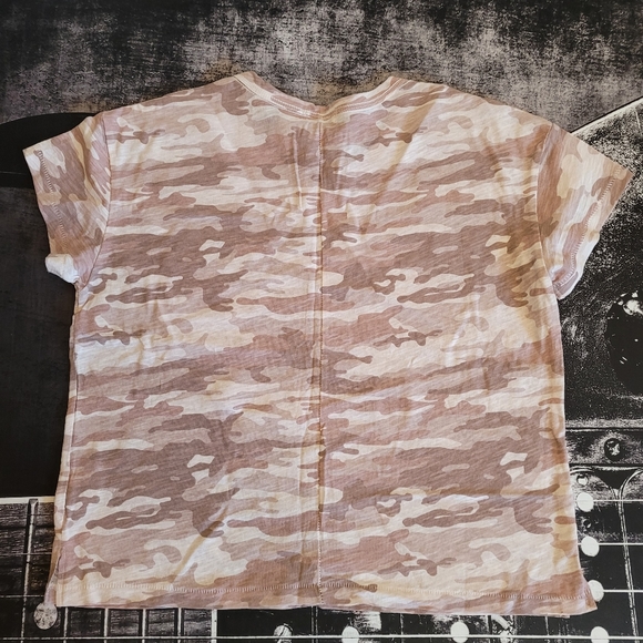 Ultra Flirt NY LA camo print t-shirt - Picture 2 of 2